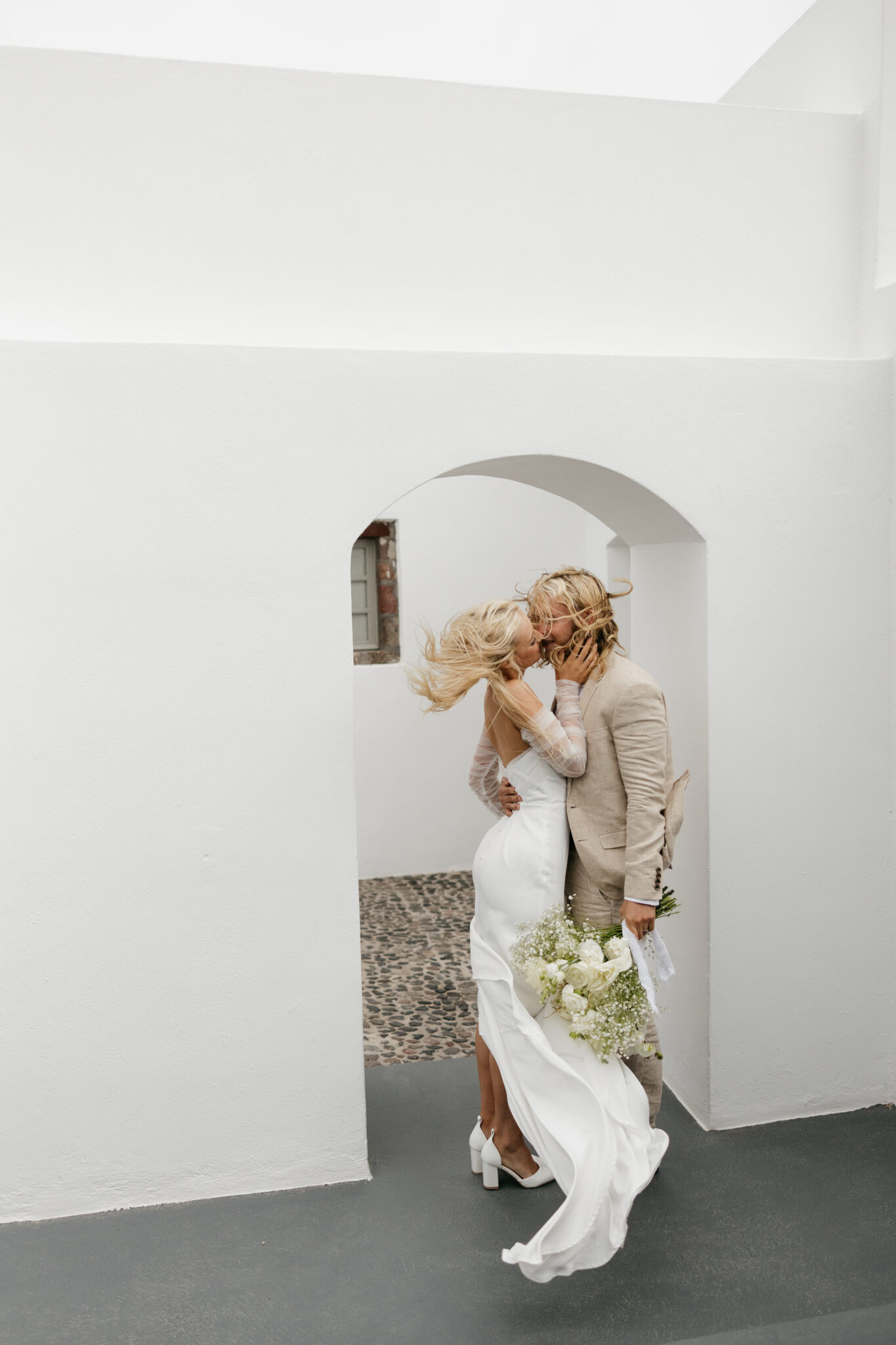 3 tips for eloping in Santorini, Greece - shainasterrett.com