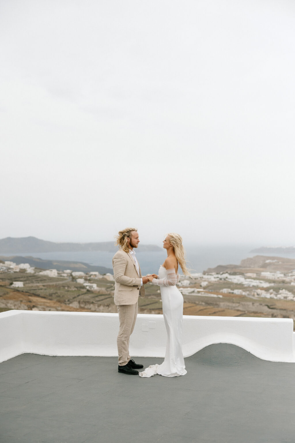 3 tips for eloping in Santorini, Greece - shainasterrett.com