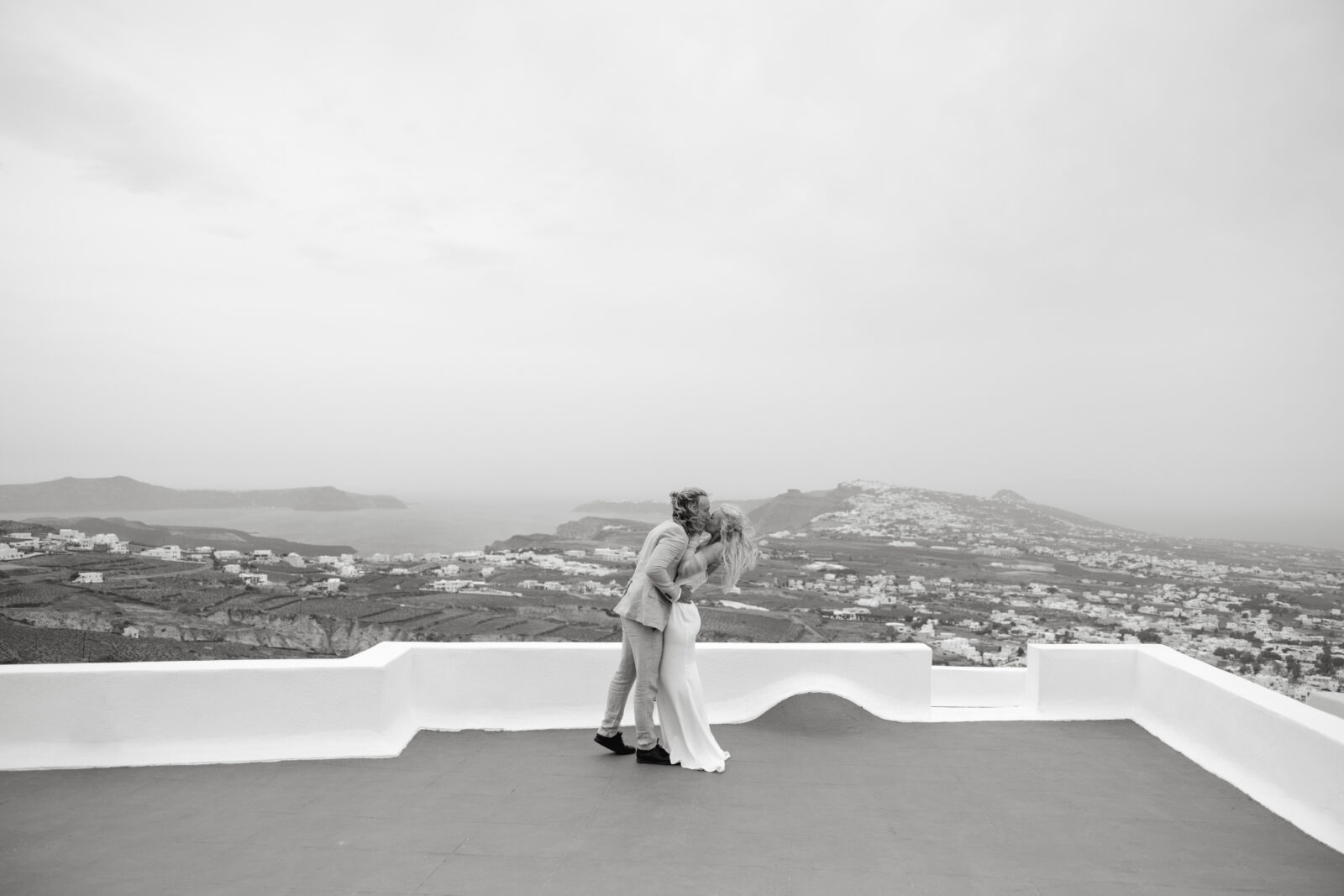 3 tips for eloping in Santorini, Greece - shainasterrett.com