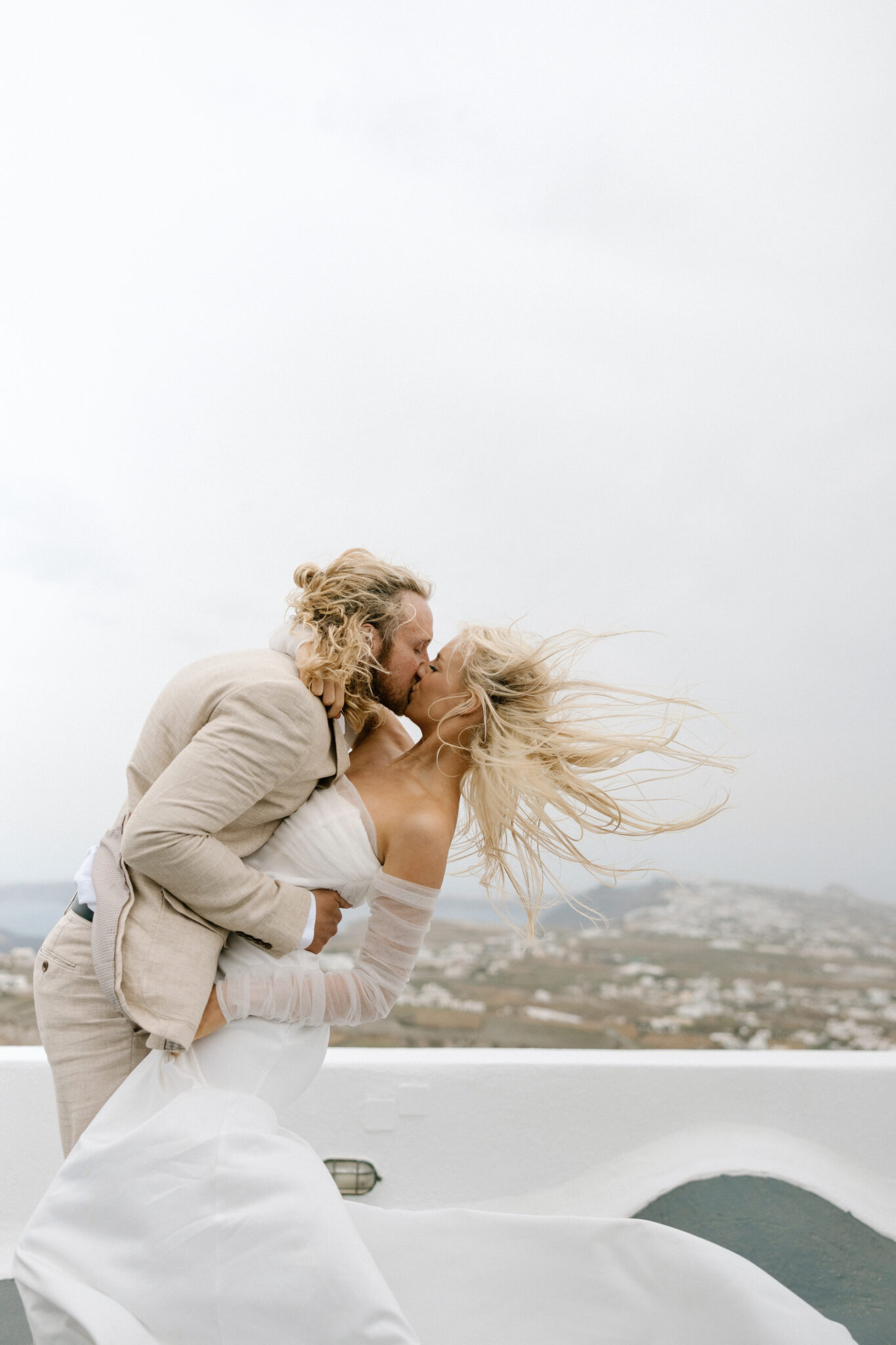 3 tips for eloping in Santorini, Greece - shainasterrett.com